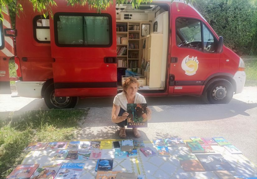 À Nîmes, une librairie ambulante et solidaire prend la route des quartiers prioritaires